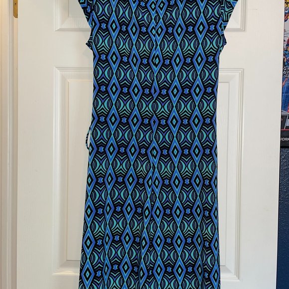Geometric Print Mock-Wrap Dress - Picture 3 of 9